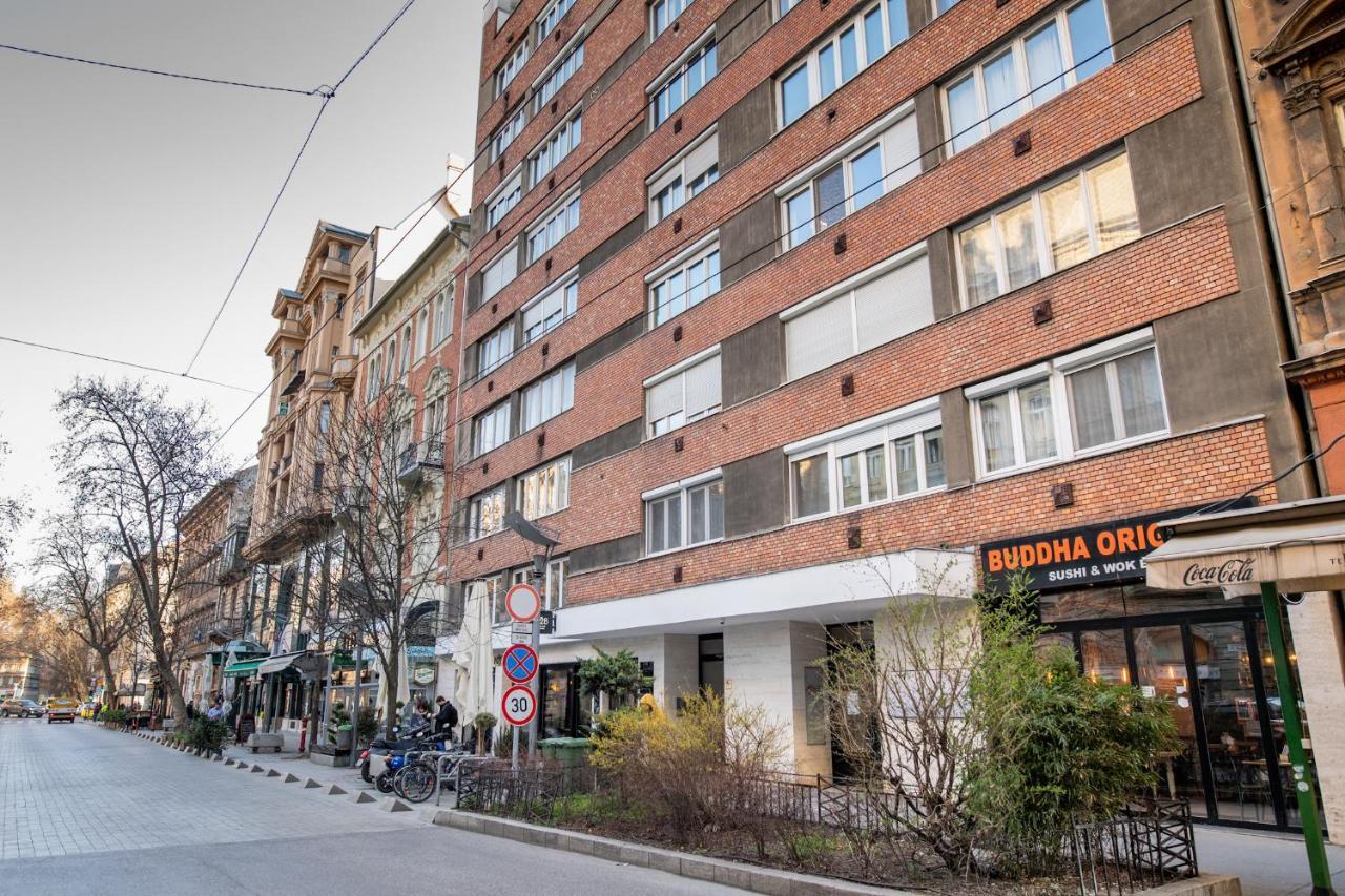N28 Studio Apartment In Andrassy Boulevard. บูดาเปสต์ ภายนอก รูปภาพ