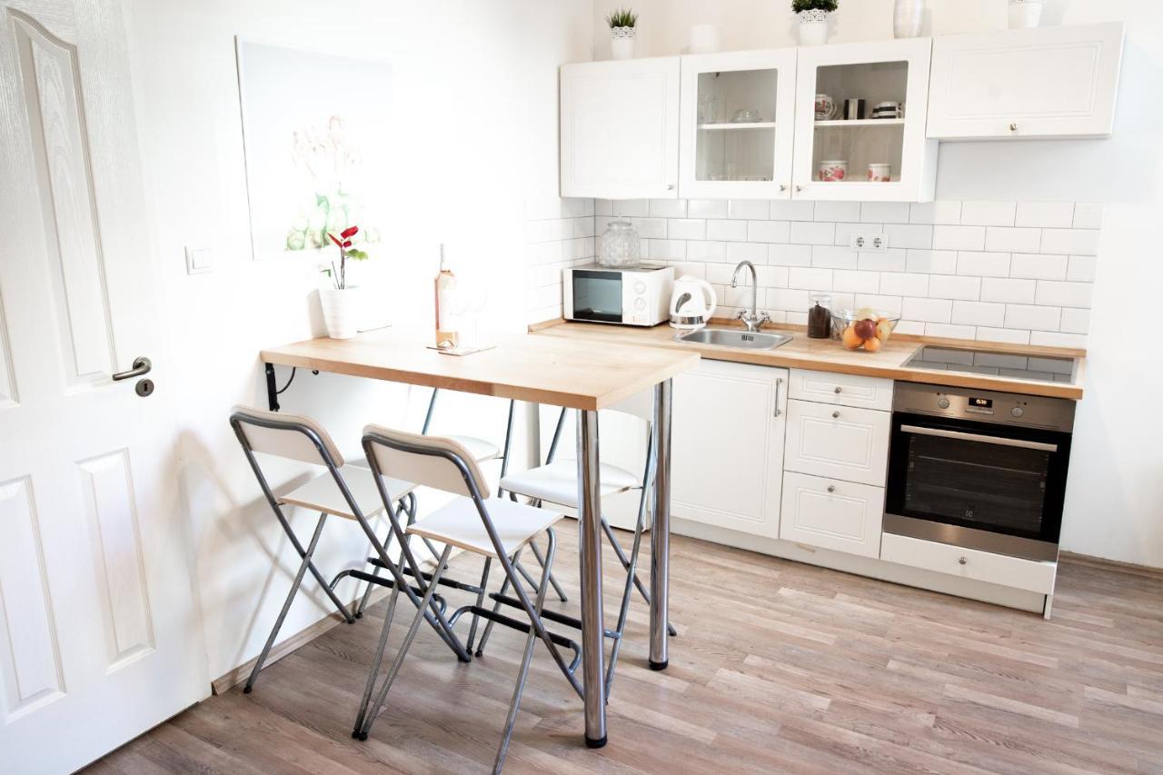 N28 Studio Apartment In Andrassy Boulevard. บูดาเปสต์ ภายนอก รูปภาพ