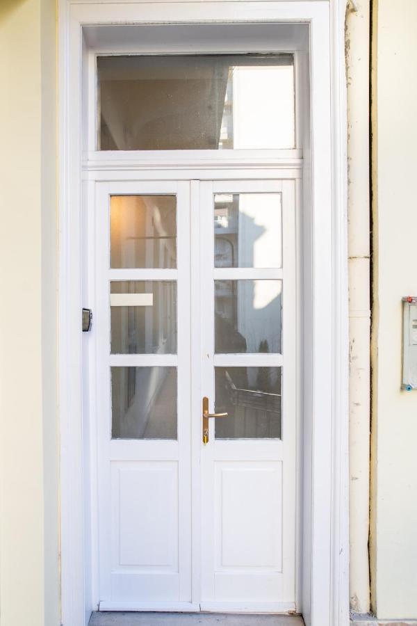 N28 Studio Apartment In Andrassy Boulevard. บูดาเปสต์ ภายนอก รูปภาพ